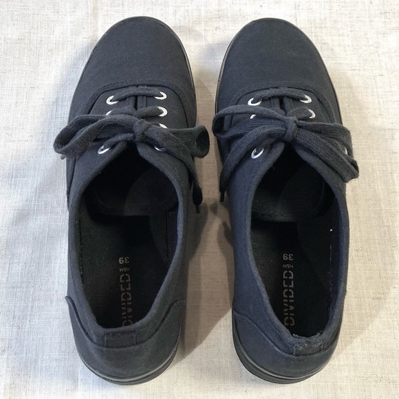 Divided black canvas lace-up platform sneakers - Picture 4 of 11